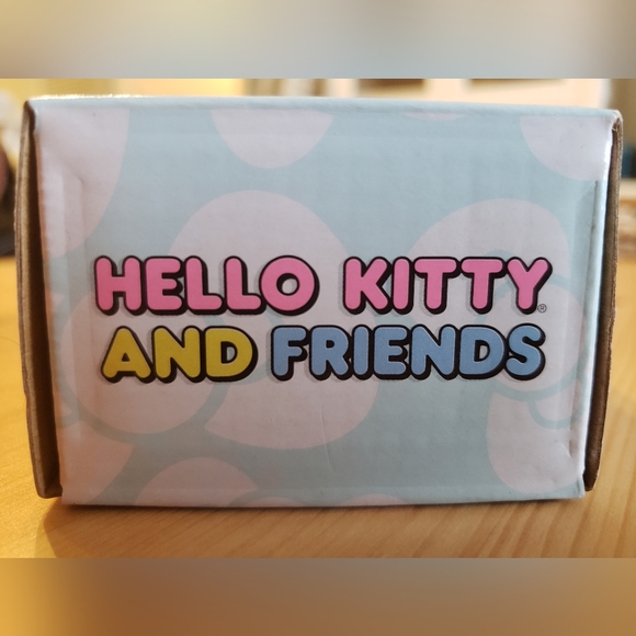 🌈 Hello Kitty and Friends Ukulele Guitar by First Act- Rainbow & Sky Design - Picture 6 of 8